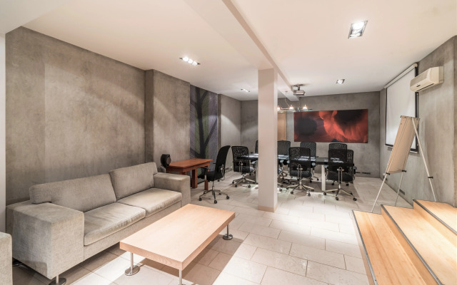 Rixwell Centra Hotel