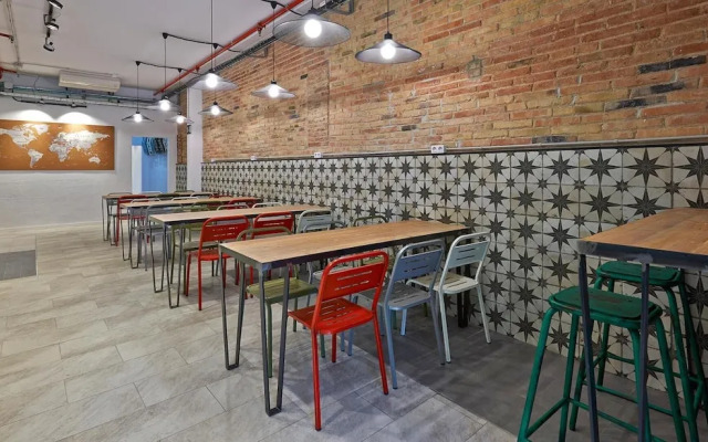 Hola Hostal Collblanc - Hostel