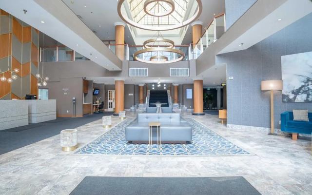 Stage West All-Suite Hotel & Theatre Restaurant