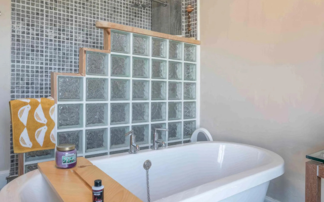 Bath House Hotel