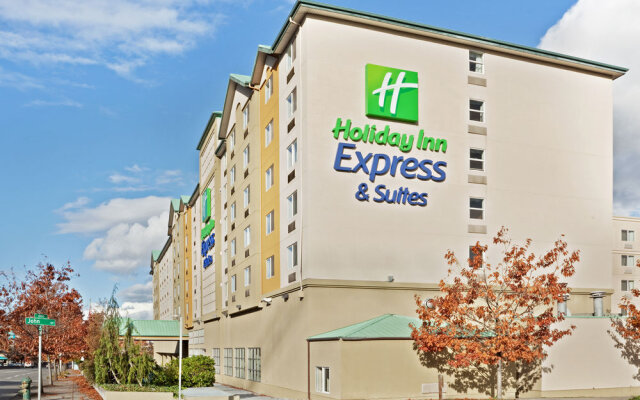 Holiday Inn Express Hotel And Suites City Center
