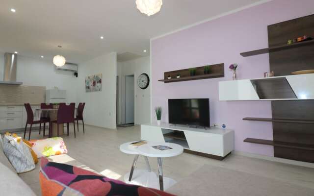 Contemporary Bungalow in Porec With Swimming Pool