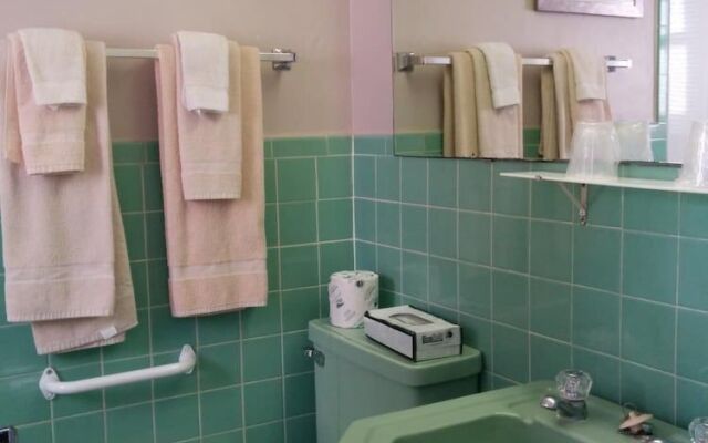 Esquire Motel