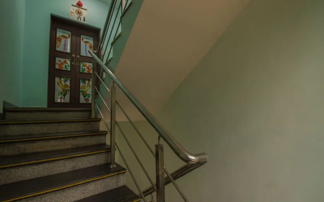 OYO 16519 Home Elegant 3BHK Parra