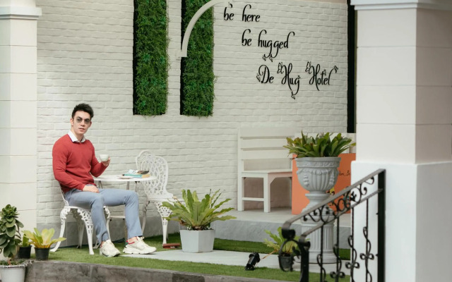 De Hug Hotel & Residence
