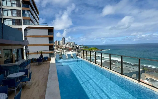Academia/Garagem/ Piscina : a 300 m do Farol