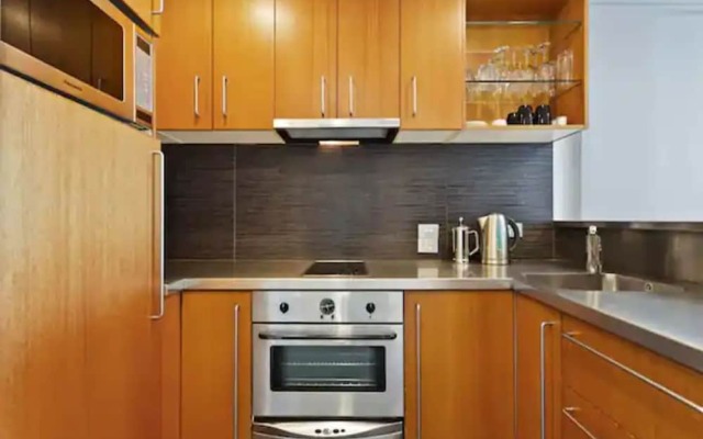 Spacious Apartment On Akl Viaduct With Balcony!