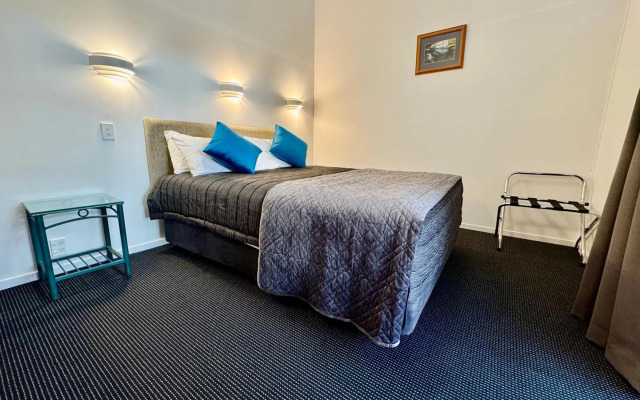 Teal Motor Lodge