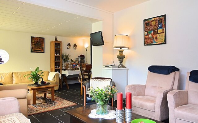 Snug Holiday Home With Storage, Roof Terrace, Private Garden