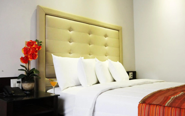 Castle Peak Hotel