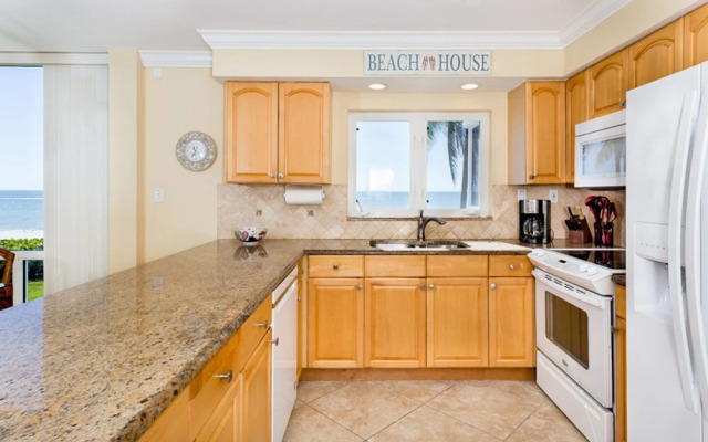 Island Beach Club 230D