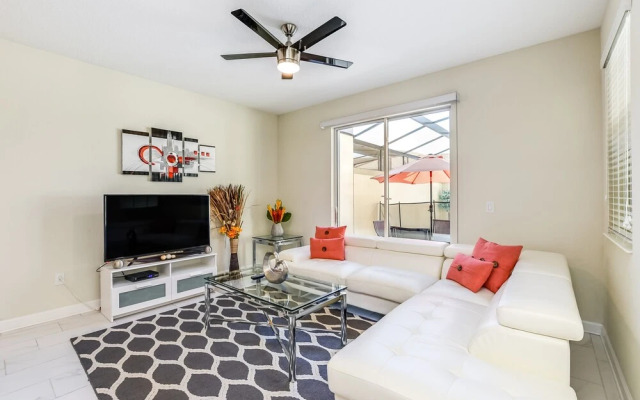 Romeo Circle Stoey Lake