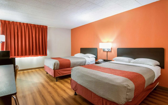 Motel 6 New Stanton, PA