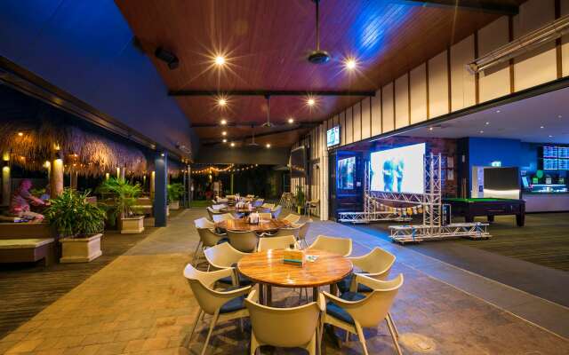 Nightcap at Kawana Waters Hotel