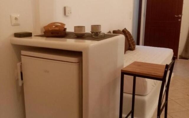 Little Yard Studios & Apartments #6