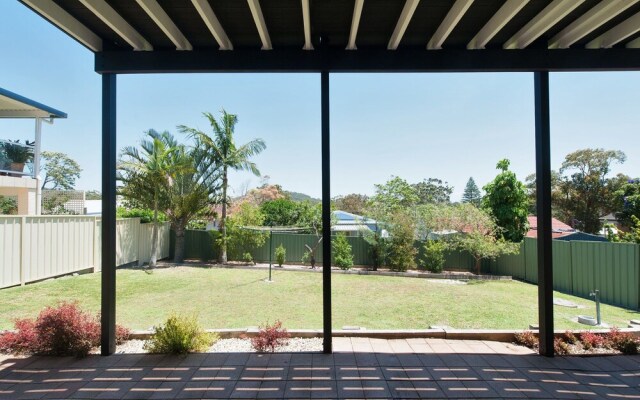 The Rest, 6 Flannel Flower Fairway