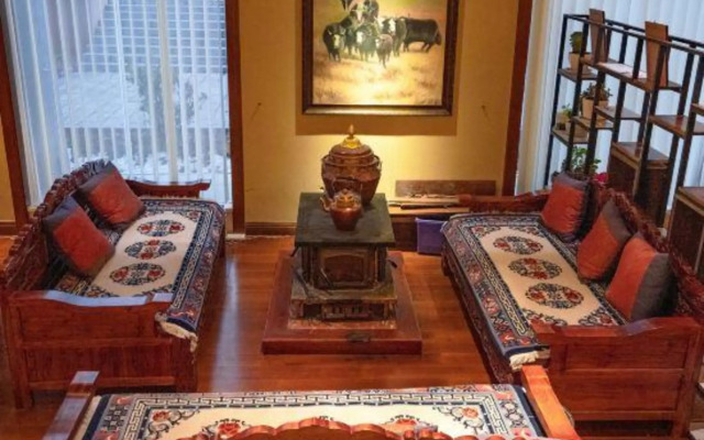 Zangbao Zhijia Hotel