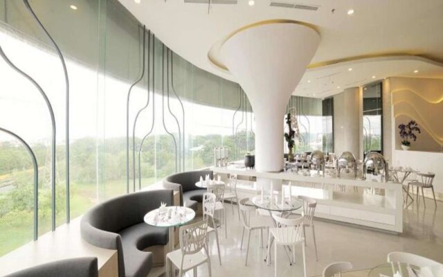 Ozone Hotel Pantai Indah Kapuk