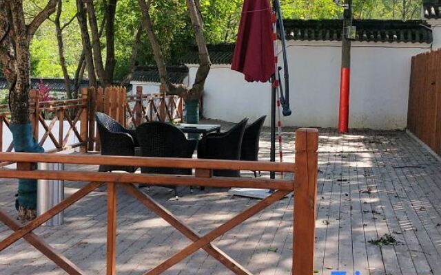 Weiduo Bieyuan Hostel