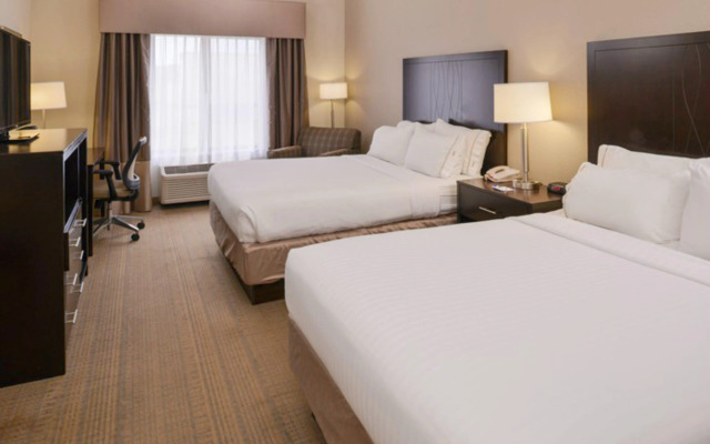 Holiday Inn Express & Suites Sikeston Southwest by IHG
