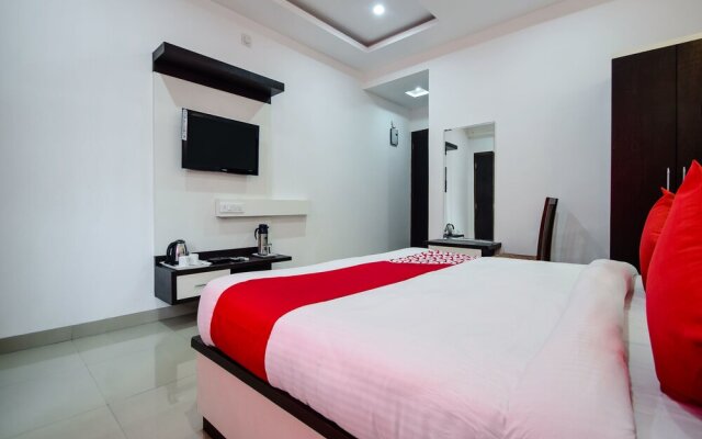 Hotel White Tulip by OYO Rooms