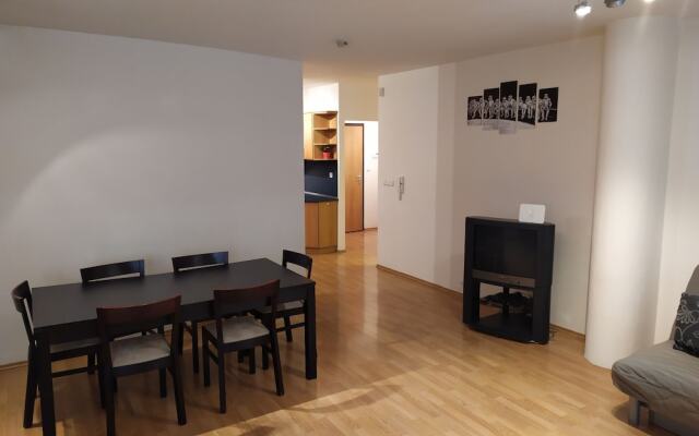 Kate&Jenny-Two-level apartment Old Town