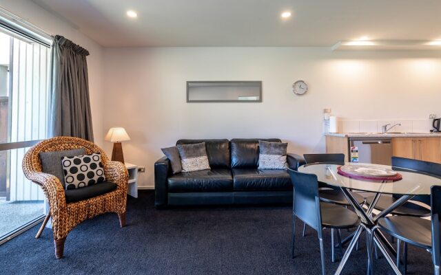 Toodle's Wanaka Luxury with Mountain Views