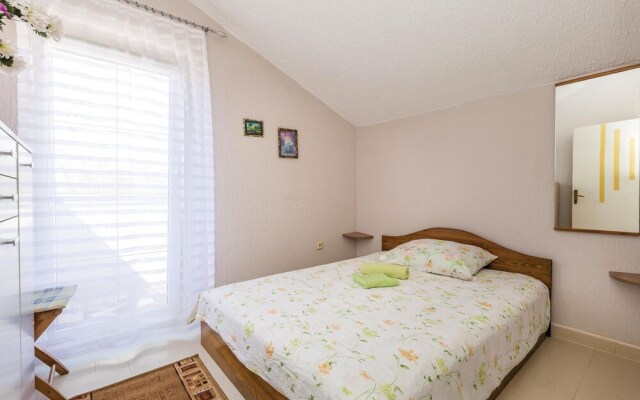 Amazing Home in Stara Novalja With Wifi and 2 Bedrooms