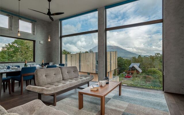 Off Piste Chalet by H2 Life