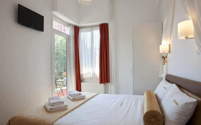 Metropolis Hotel