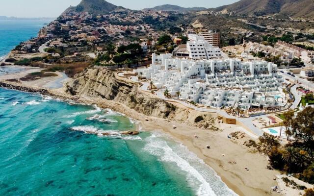 Luxury apartment with dishwasher, located by the sea