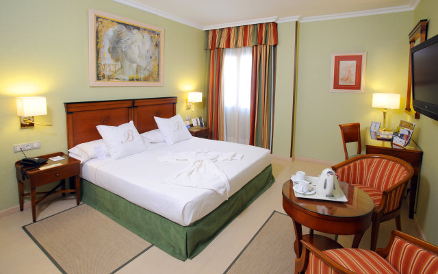 Becquer Hotel, Historic City Center