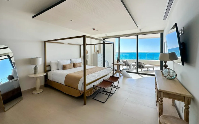 Has it all Beachfront Retreat With Stunning Views