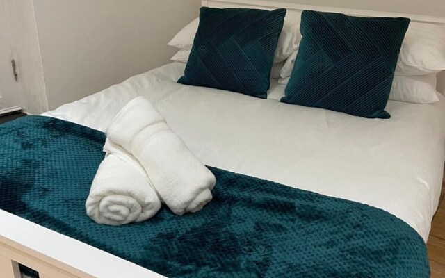 Modern 1 Bed Apartment