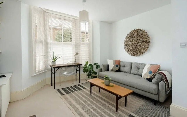 Beautiful Designer Flat in Maida Vale, Sleeps 4