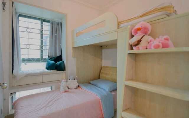 Four Seasons Window View Apartment