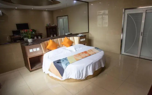 Shell Hefei Chaohu Railway Station Wanda Plaza Hotel