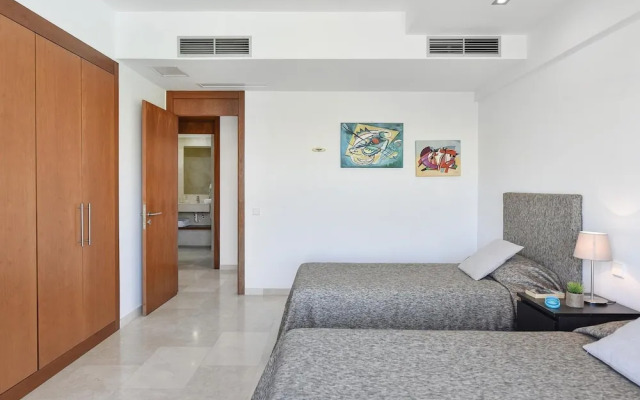 Villa With Private Pool in the Golf Resort