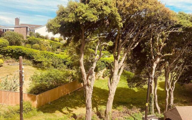 Family 4-bed Apartment in Dawlish With Sea View