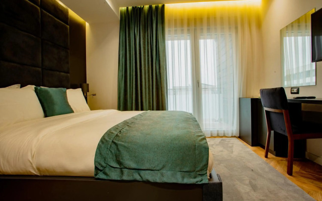 Ador Hotel