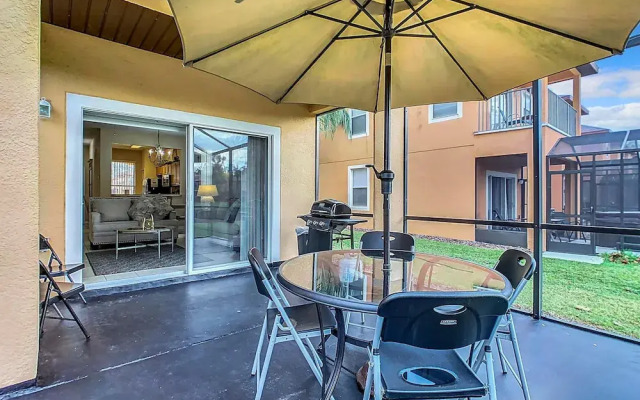 Family Getaway 4BR Townhome by Old Town
