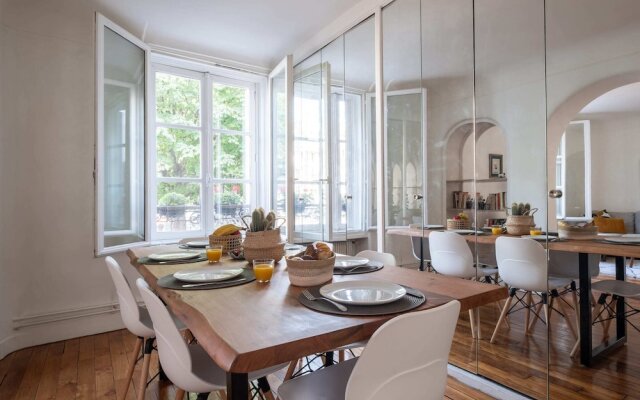 Classical-parisian Apartment on Canal Saint Martin