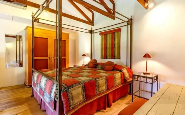 Blue Mountain Luxury Lodge