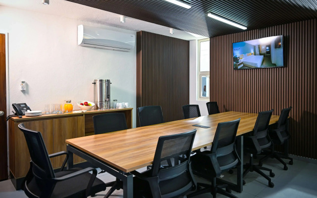 Vista Express Guadalajara Expo SureStay Collection by BW