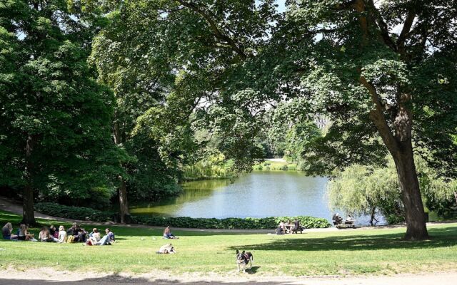 Sanders Lake - Pleasant 2-bdr Apt in City Center