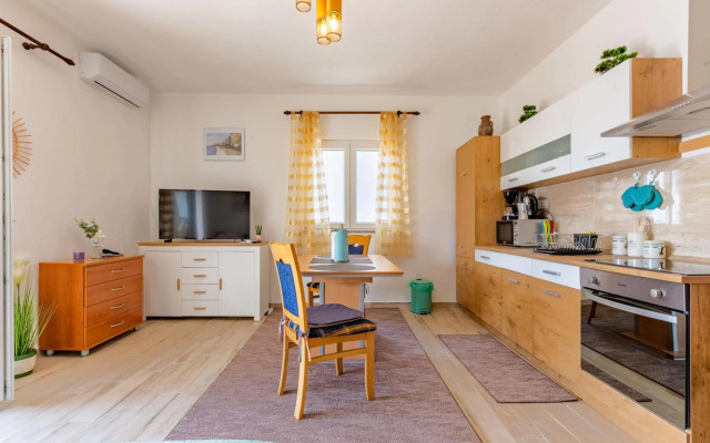 Mare-More studio w balcony and beach front and view