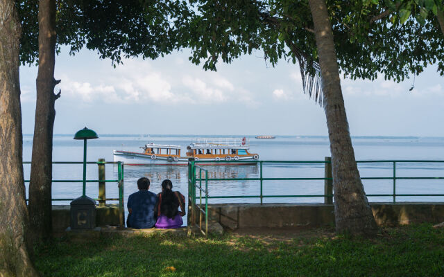 Illikkalam Lakeside Cottages