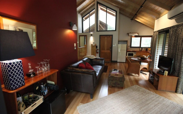 Woodlands Rainforest Retreat