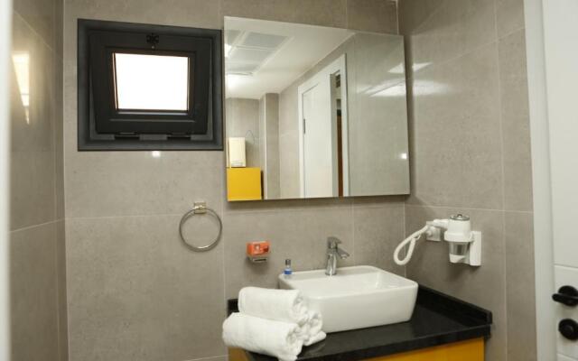 Comfortable and Modern Suite with Balcony in Narlidere, Izmir