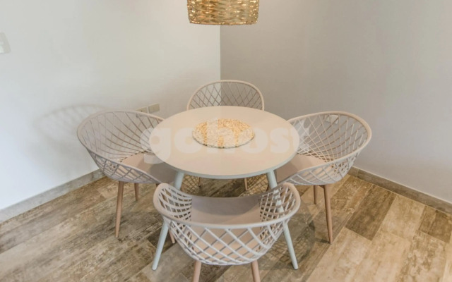 Acogedor apartamento con balcón y parilla 1D002